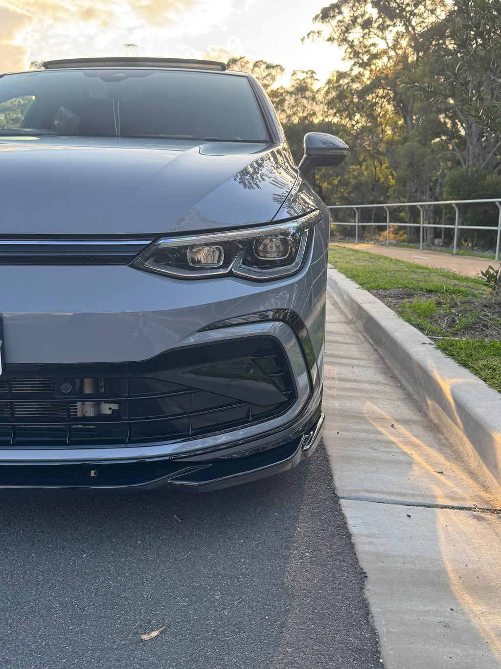 Max Style Front Lip (gloss black) for 20+ Volkswagen Golf R/GTI/R-Line MK8