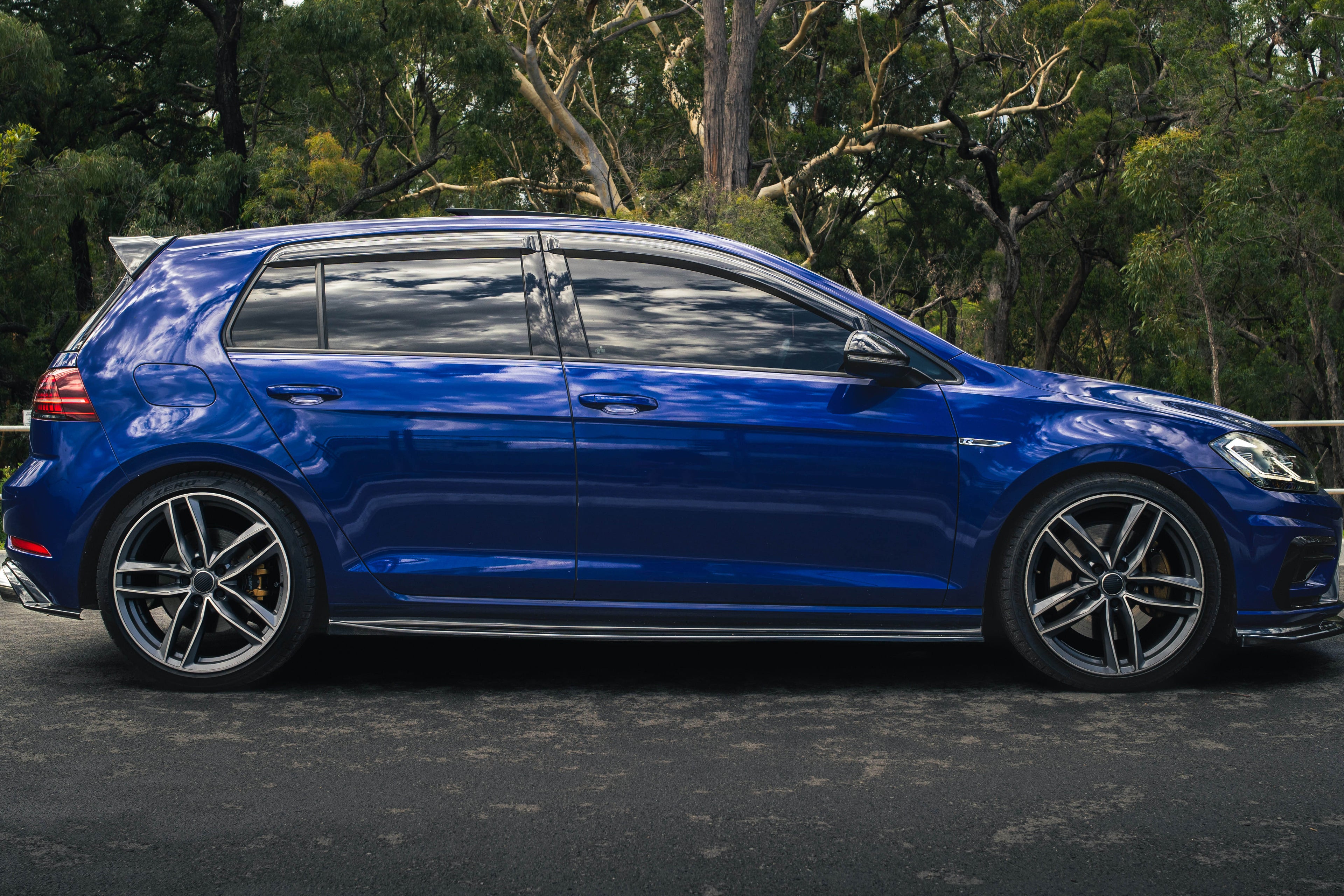 Aero Side Skirts (gloss black) for 17-20 Volkswagen Golf R MK7.5