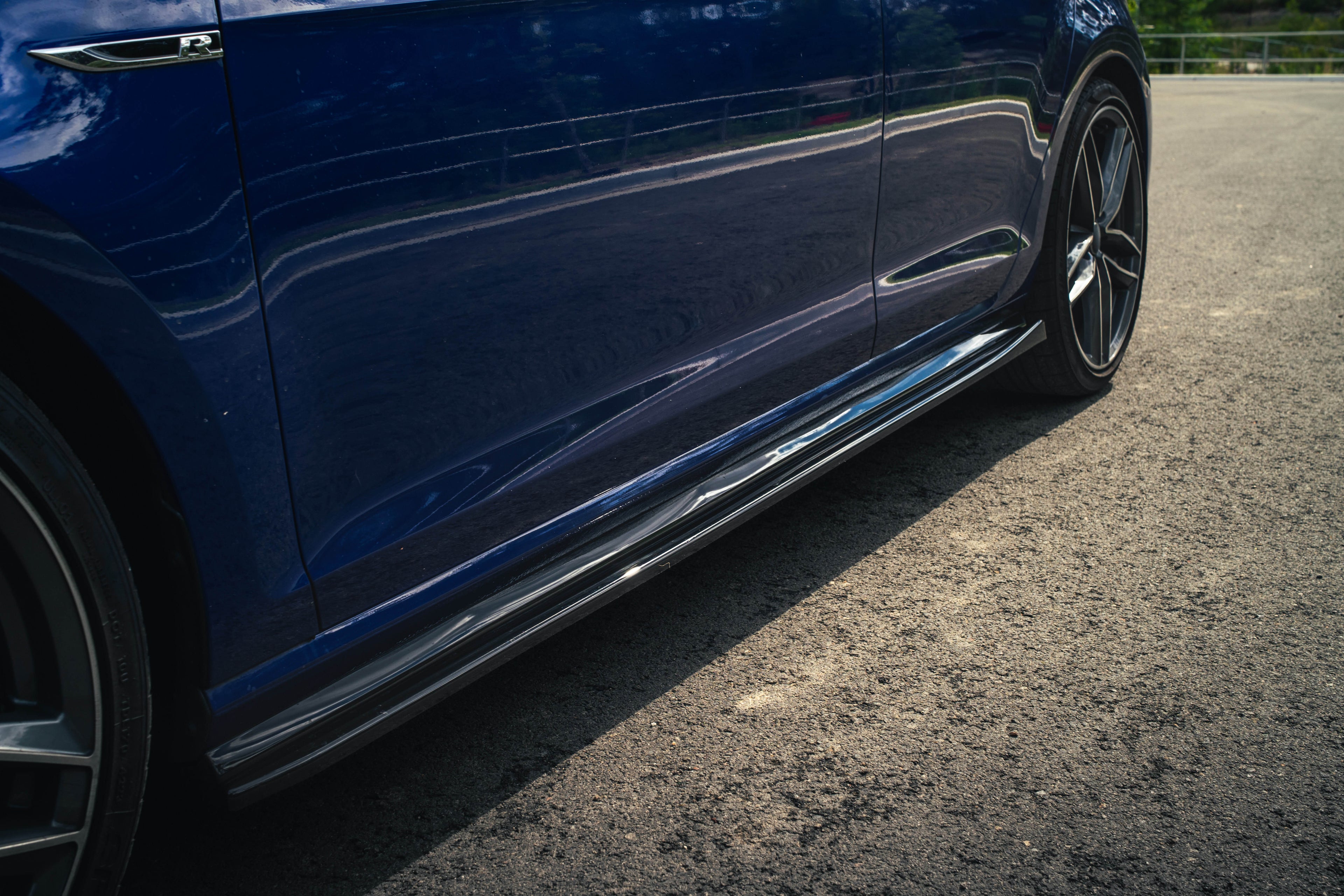 Aero Side Skirts (gloss black) for 17-20 Volkswagen Golf R MK7.5